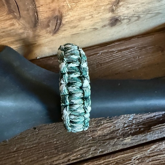 Guardian Paracord Survival Bracelet (Deceit) - Picture 2 of 4